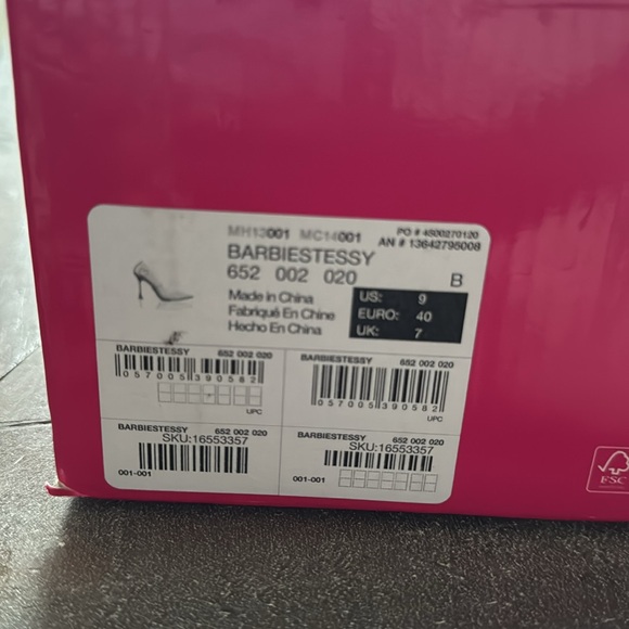Size 9 Aldo x Barbie pink clear heels. Runs small. If you wear a 8 the 9will fit - Picture 2 of 3